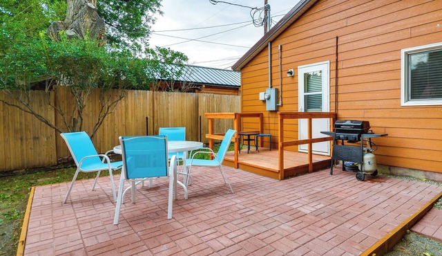 Quaint Cody Cottage w/Grill: Walk to Downtown!