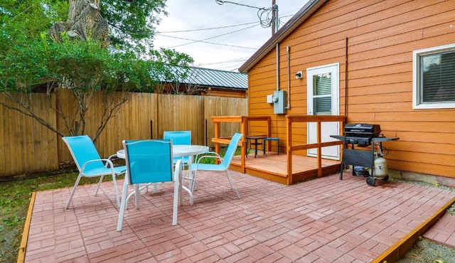 Quaint Cody Cottage with Grill Walk to Downtown!