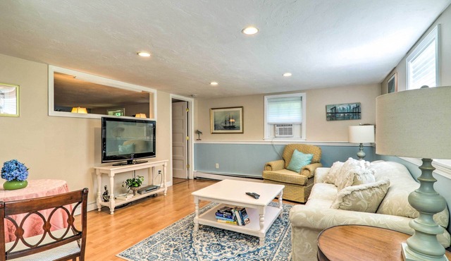 Quaint & Convenient! Cape Cod Apt Near Canal