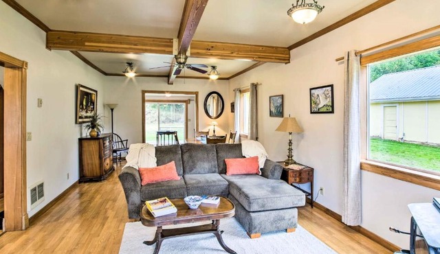 Quaint Coquille Getaway Near Beaches and Parks!