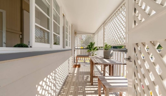 Quaint & Cosy 1 Bedroom Apartment in Queenslander.