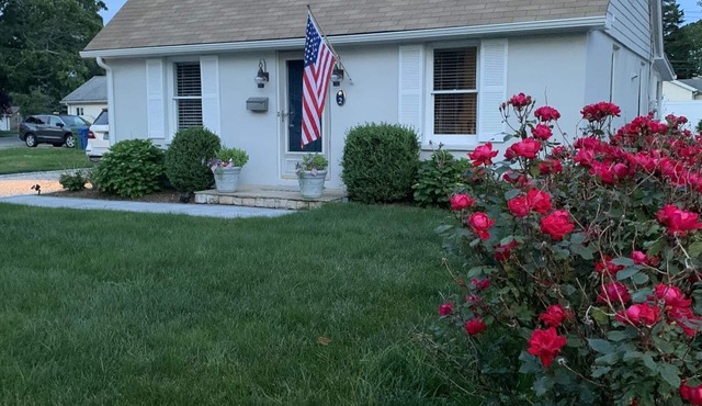 Quaint cottage at Cornfield Point Assn - Walk to Beach