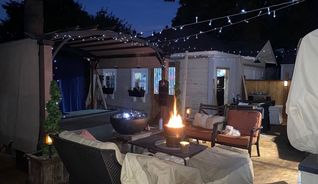 Quaint cottage centrally located in Pleasantville