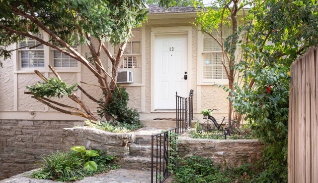 Quaint Cottage close to Vanderbilt and Downtown