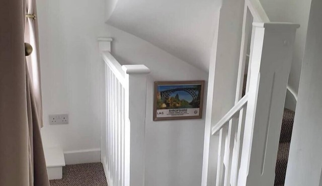 Quaint cottage high up in Ironbridge, beautiful view of the gorge from the rear.