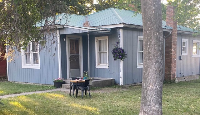 Quaint cottage in town