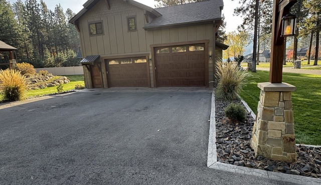 Quaint cottage in Liberty Lake with lake access and hiking trails steps away.