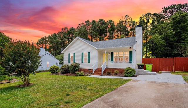 Quaint Cottage of Holly Springs