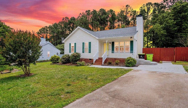 Quaint Cottage of Holly Springs