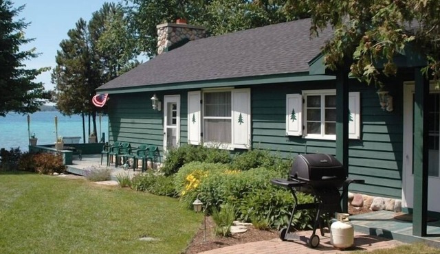 Quaint Cottage on Beautiful Torch Lake, Michigan