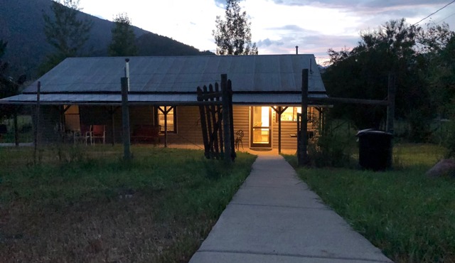 Quaint Country Charm, but close to all the Valley has to offer.