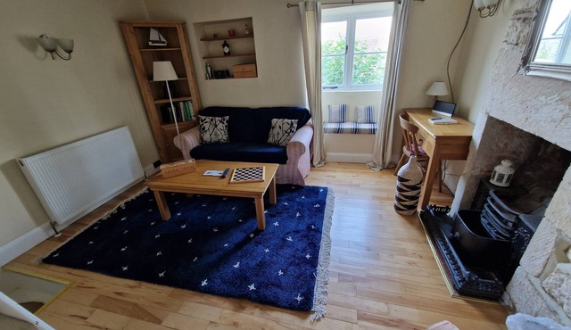 Quaint Country cottage with private garden