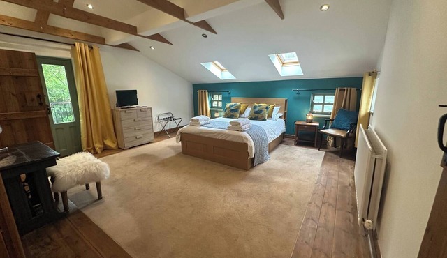 🌿 Quaint Country Cottage with Valley Views, Dog-Friendly & Horse-Friendly