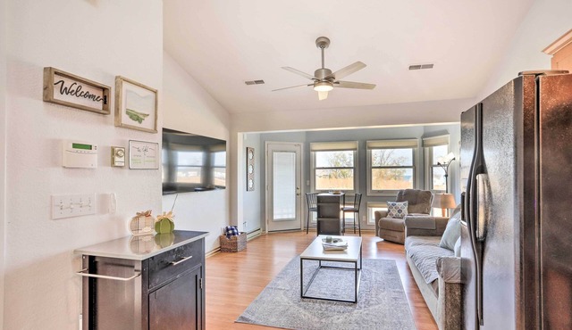 Quaint Couple's Escape: Pool, Near Lake Erie!