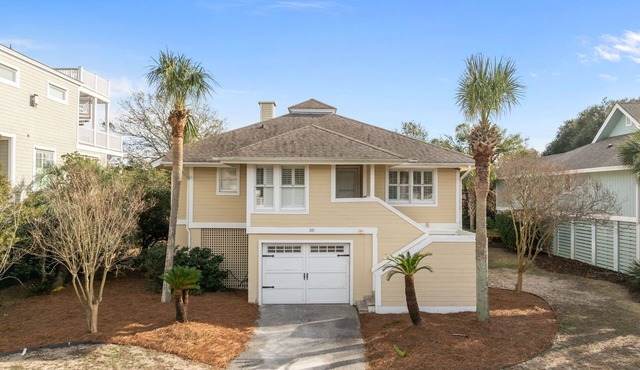 Quaint & Cozy Beach Home/Minutes Walk to Beach/Community Pool & Tennis/Dog Friendly!