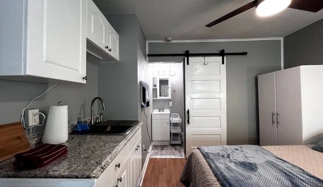 Quaint & Cozy Efficiency #7