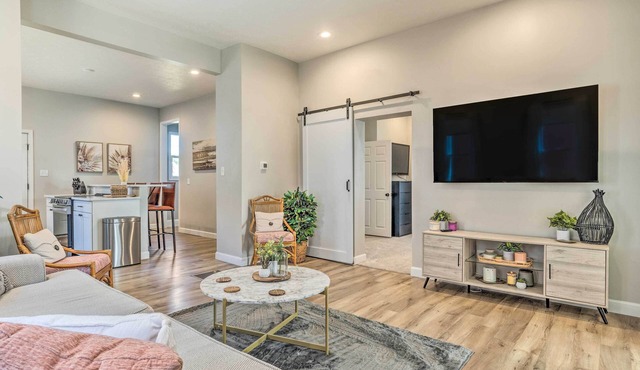 Quaint + Cozy Indianapolis Getaway w/Yard!