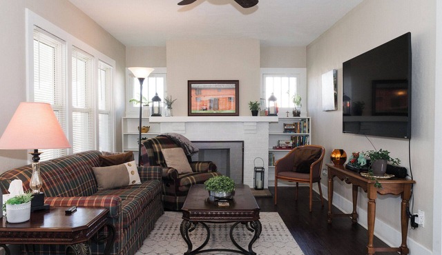 Quaint, Cozy, Updated Home - 15 min to US Air Force Museum!