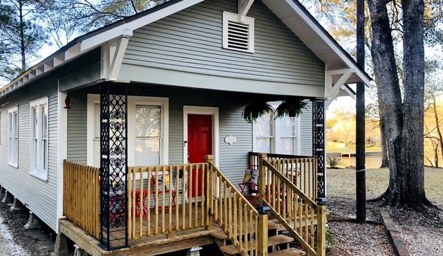 Quaint Cute Cottage Fully Equipped in Louisiana