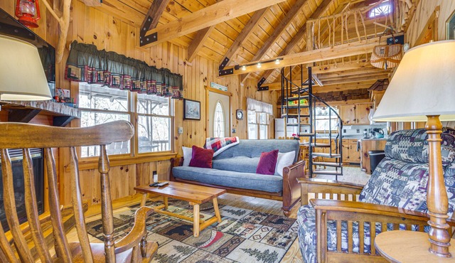 Quaint Dahlonega Cabin w/Cavenders Creek Access!