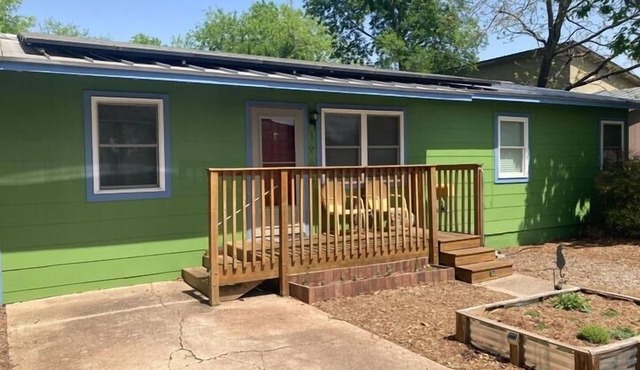 Quaint, dog-friendly home with screened-in porch, deck, firepit, BBQ, & AC