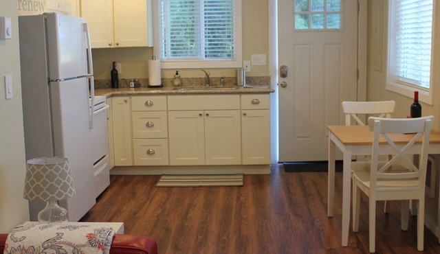 Quaint Double Bluff Guesthouse near Useless Bay