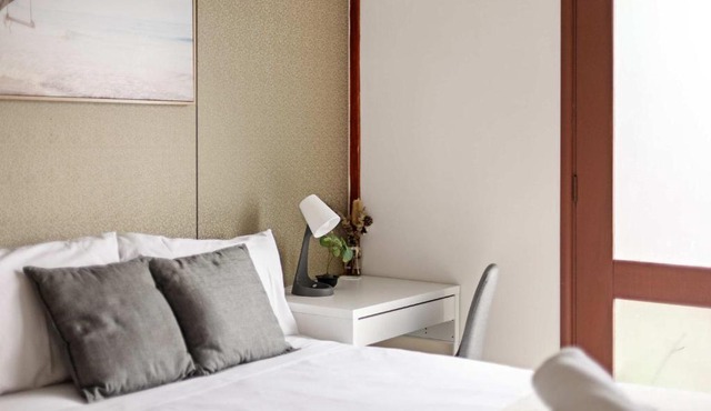 Quaint Double Room - Private Spot at Milperra - Shared Bathroom