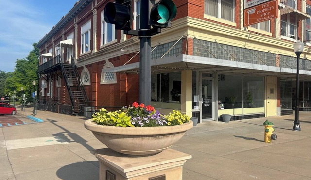 Quaint Downtown Studio