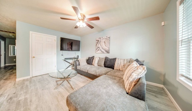 Quaint Erie Home w/Smart TVs & Yard: 3 Mi to Lake