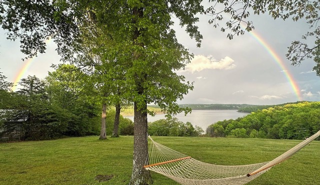 Quaint Family, Couples Cottage ON The Lake! Stunning View, Near Marinas, Trails