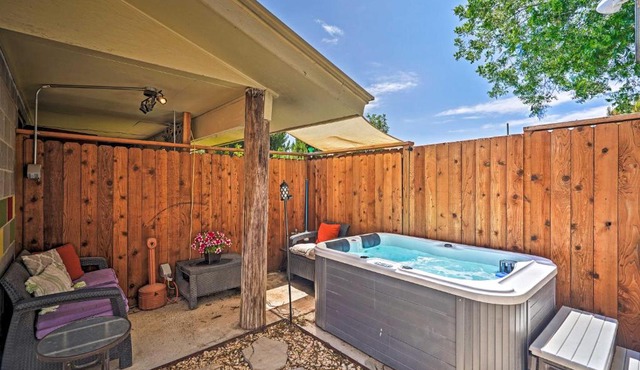 Quaint Garden City Studio w/Hot Tub: Pets Welcome