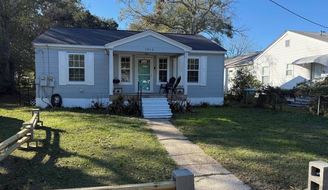 Quaint Getaway! Beautiful 2-bedroom house with AC in pleasant Pascagoula