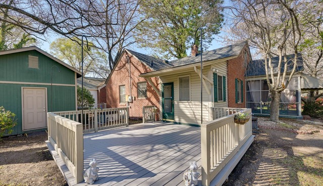 Quaint Goldsboro Home w/Screened-In Porch!