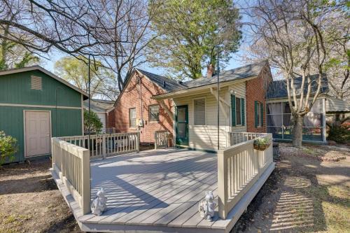 Quaint Goldsboro Home w/Screened-In Porch!