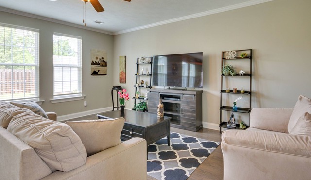 Quaint Grovetown Getaway w/ Private Hot Tub!