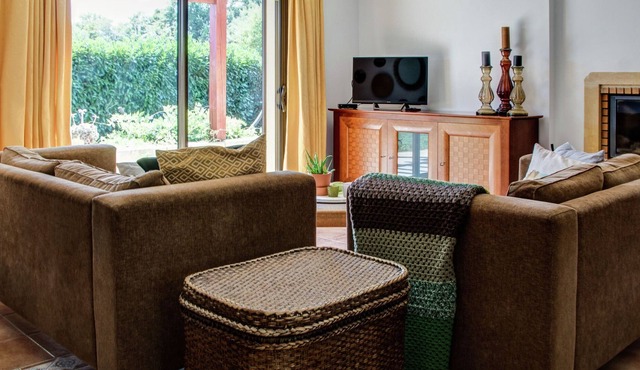 Quaint Holiday Home in Castelnaud-la-Chapelle with Terrace