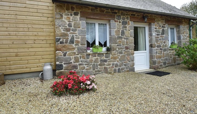 Quaint Holiday Home in Saint-Gilles-les-Bois with Garden