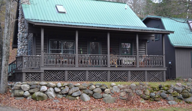 Quaint Harbor Springs Log Home With Lake Michigan Beach Access
