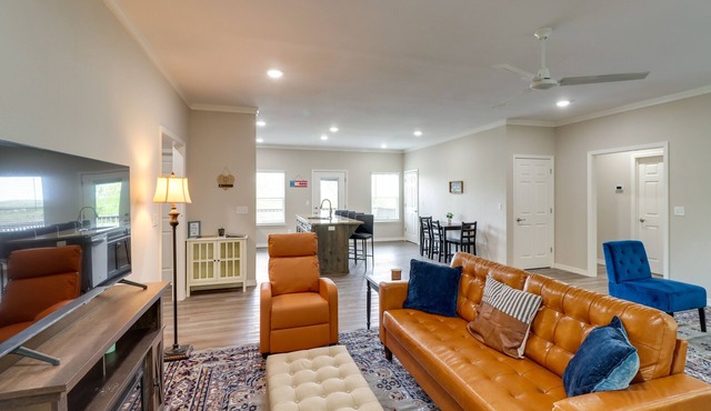 Quaint Harrison Home 2 Mi to Downtown!