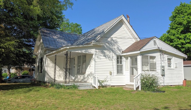 Quaint Hideaway in the Heart of Clayton by RedAwning