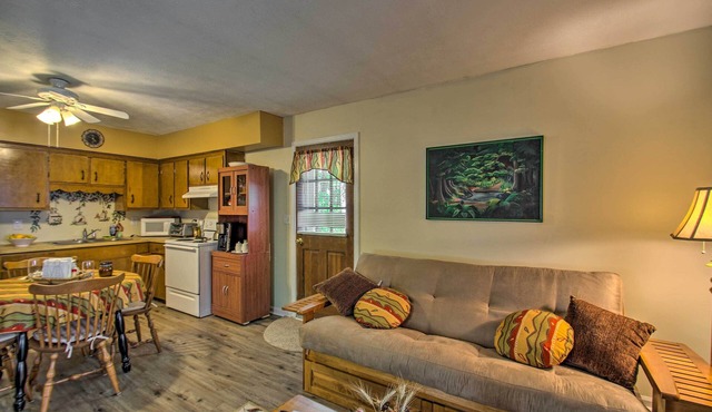 Quaint Hinton Hideaway - Hunt & Fish Nearby!