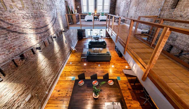 Quaint Historic Downtown: Walk to Dinner & Shops, Poker Table, Rooftop, Garage