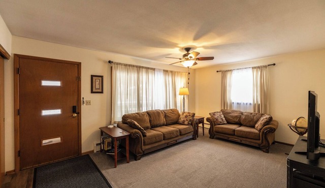 Quaint Home 2 miles from Mayo Handicap Accessible