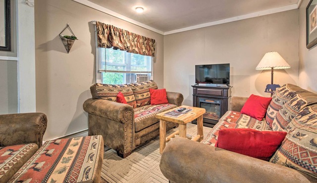 Quaint Home w/ Lake Views < 10 Mi to Elk Mtn!