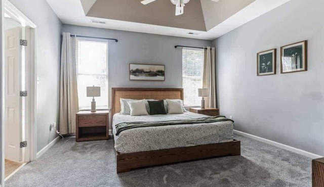 Quaint homey cottage style home in Harvest