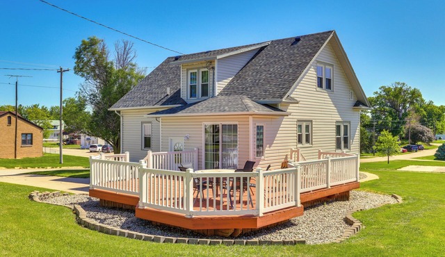 Quaint Howells Retreat - Steps from Main Street!