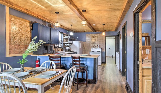 Quaint Ironton Getaway w/Fire Pit, Gas Grill!