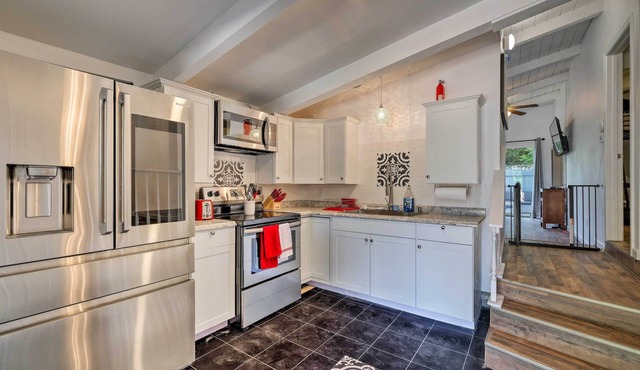 Quaint Jamestown Home w/ Yard: Half Mi to Downtown