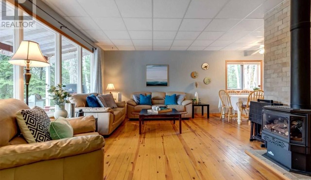 Quaint Kawartha Cottage