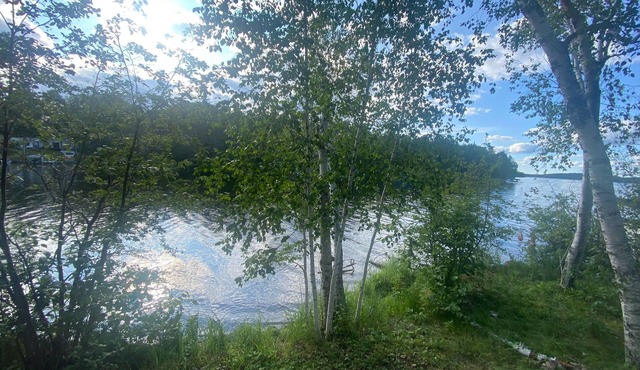Quaint lakefront cabin